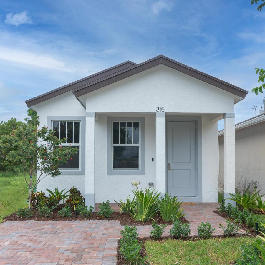 Private Cottage - King Beds, Brand New, Near Beach, Golfing, Shopping & Restaurants Lake Worth Beach Luaran gambar